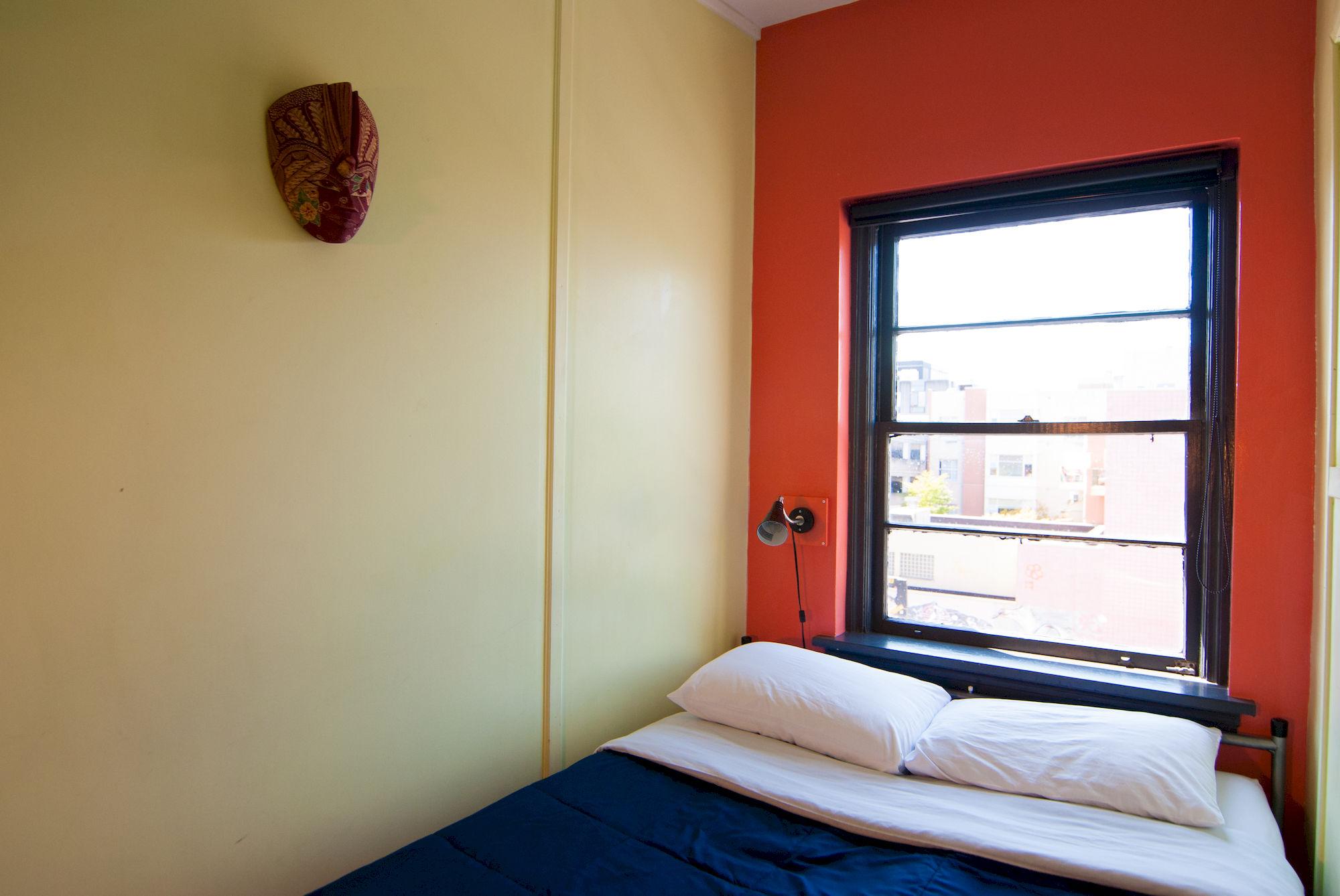 Ocean Island Inn | Backpackers | Suites Victoria Exteriör bild