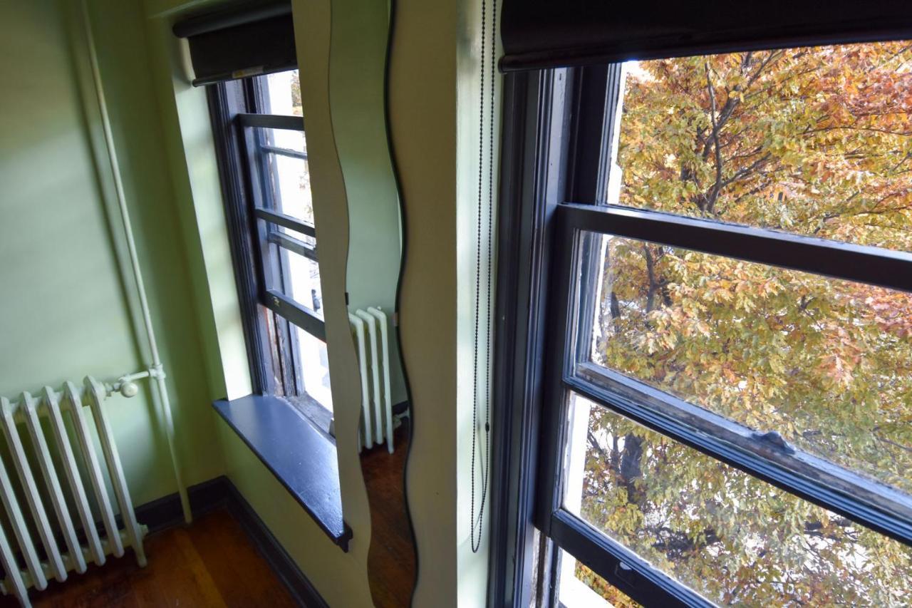Ocean Island Inn | Backpackers | Suites Victoria Exteriör bild