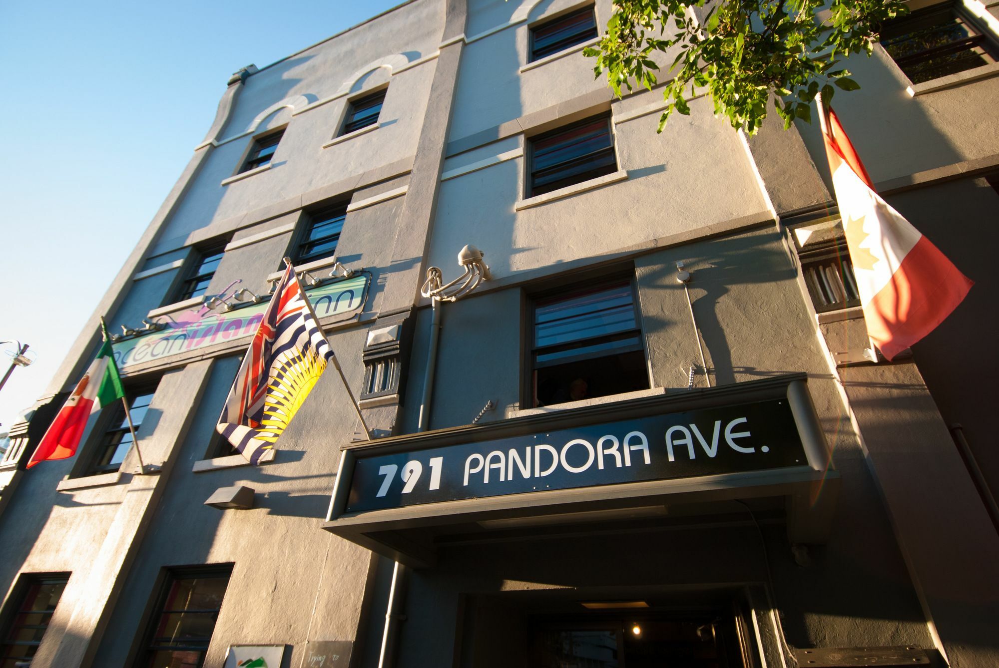 Ocean Island Inn | Backpackers | Suites Victoria Exteriör bild