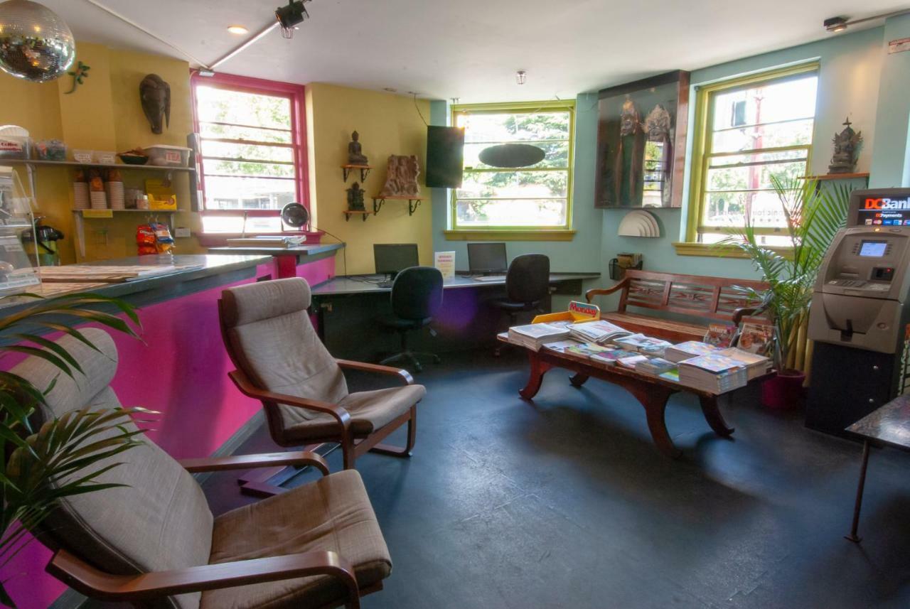 Ocean Island Inn | Backpackers | Suites Victoria Exteriör bild