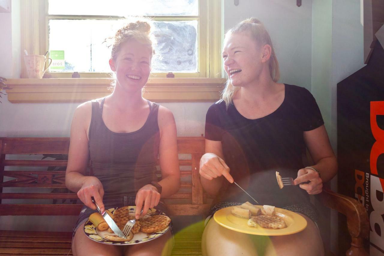 Ocean Island Inn | Backpackers | Suites Victoria Exteriör bild