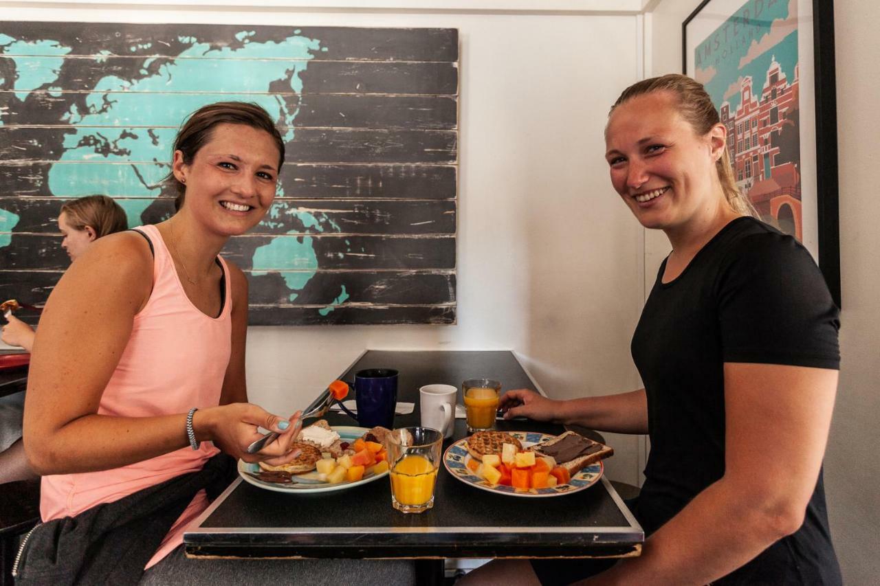 Ocean Island Inn | Backpackers | Suites Victoria Exteriör bild