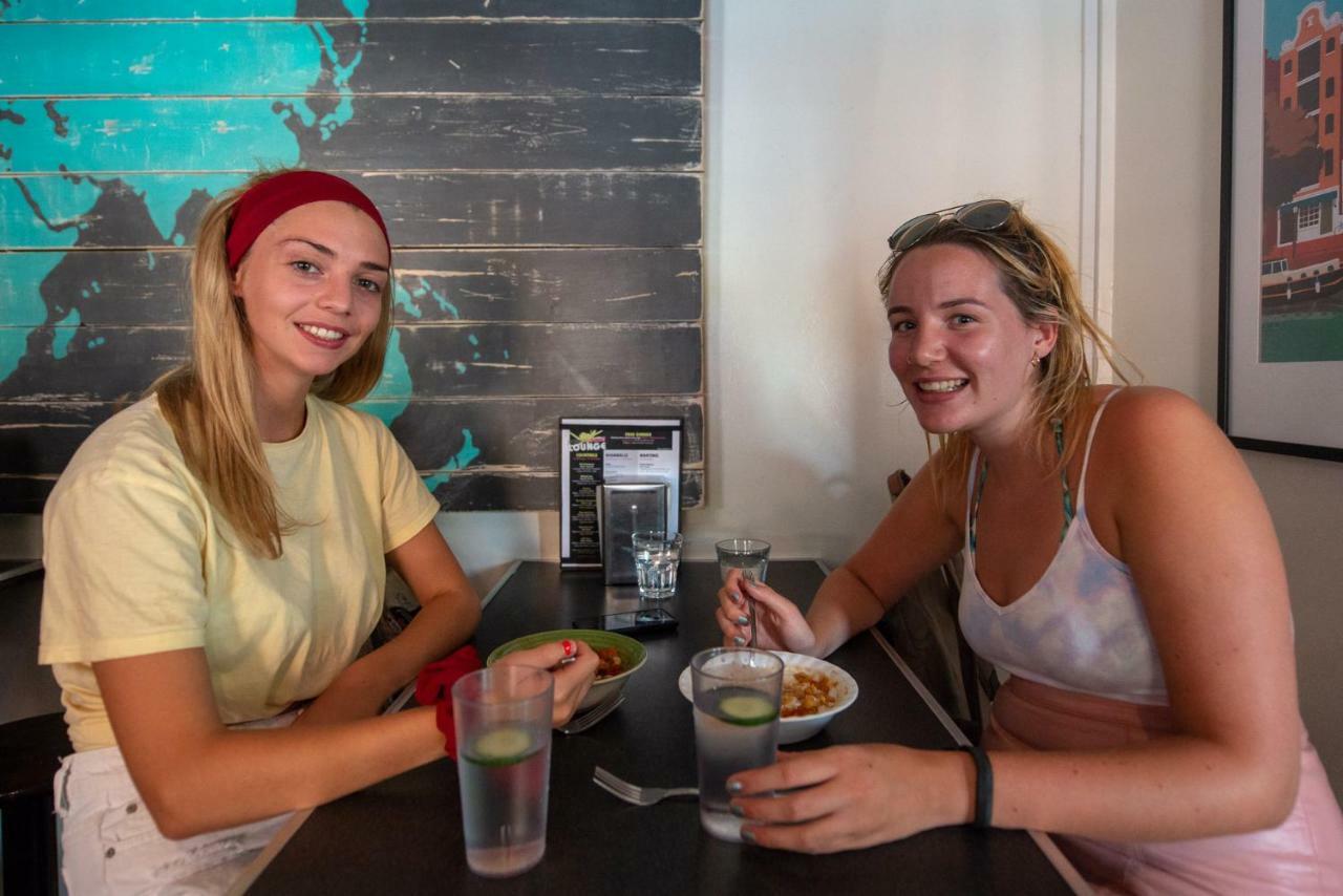 Ocean Island Inn | Backpackers | Suites Victoria Exteriör bild