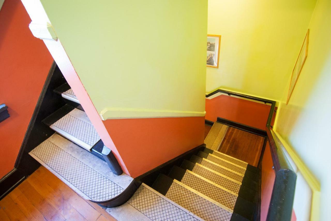 Ocean Island Inn | Backpackers | Suites Victoria Exteriör bild